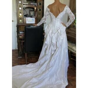 Mon Cheri Victorian Style Duche VINTAGE Silk Size 6 wedding dress Ivory white #W